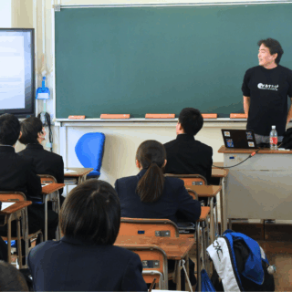 茨城県立竹園高等学校「起業家講演会」に当社代表・尾崎が登壇しました